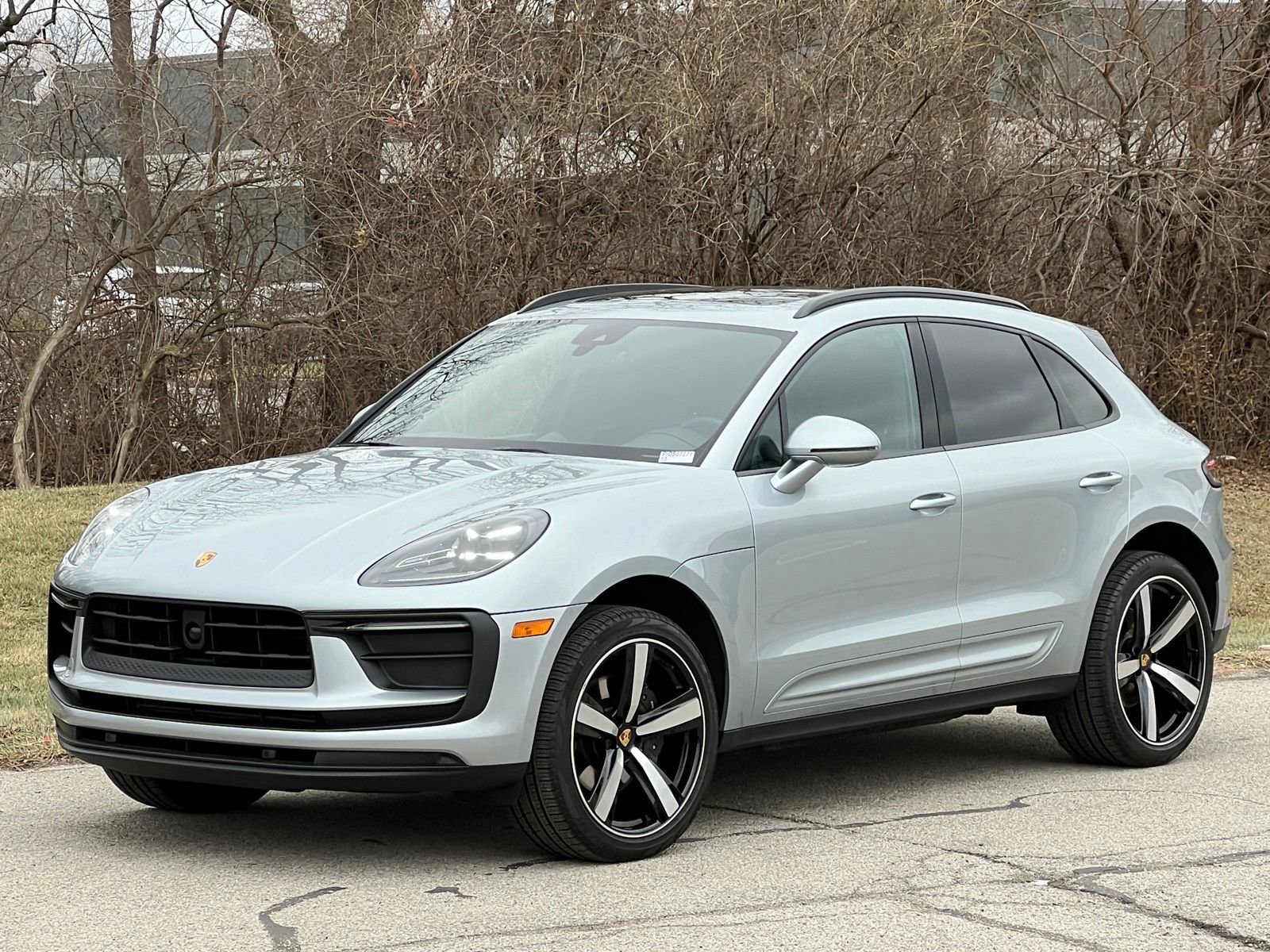 Certified 2025 Porsche Macan image 1