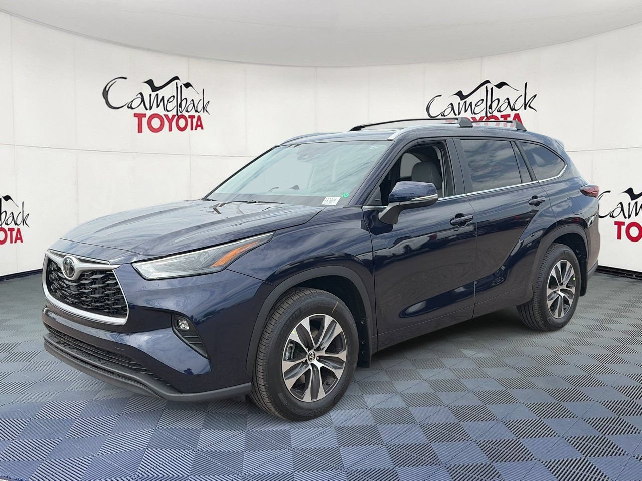 New 2026 Toyota Highlander XLE AWD/4WD image 2