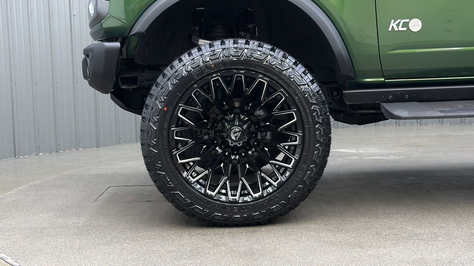 Used 2025 Ford Bronco Badlands image 9