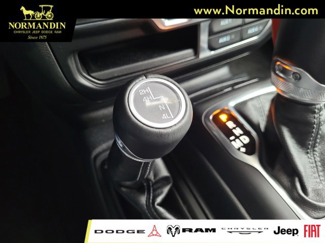 Used 2024 Jeep Wrangler Unlimited Sahara w/ Technology Group AWD/4WD image 13
