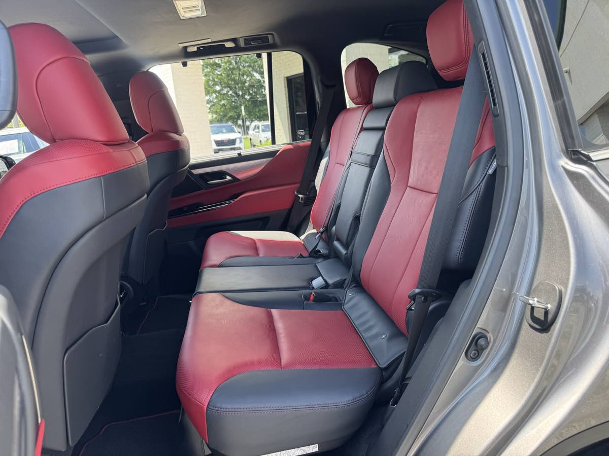 Used 2023 Lexus LX 600 F Sport w/ Accessory Package (Z1) AWD/4WD image 13