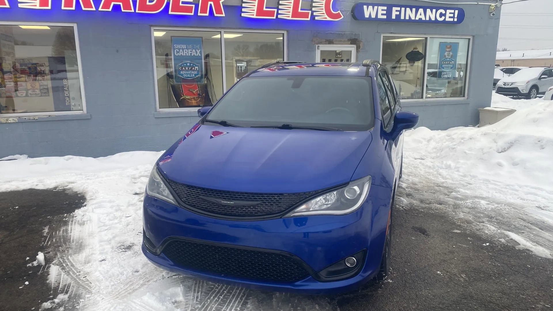 Used 2020 Chrysler Pacifica Touring-L Plus FWD image 2