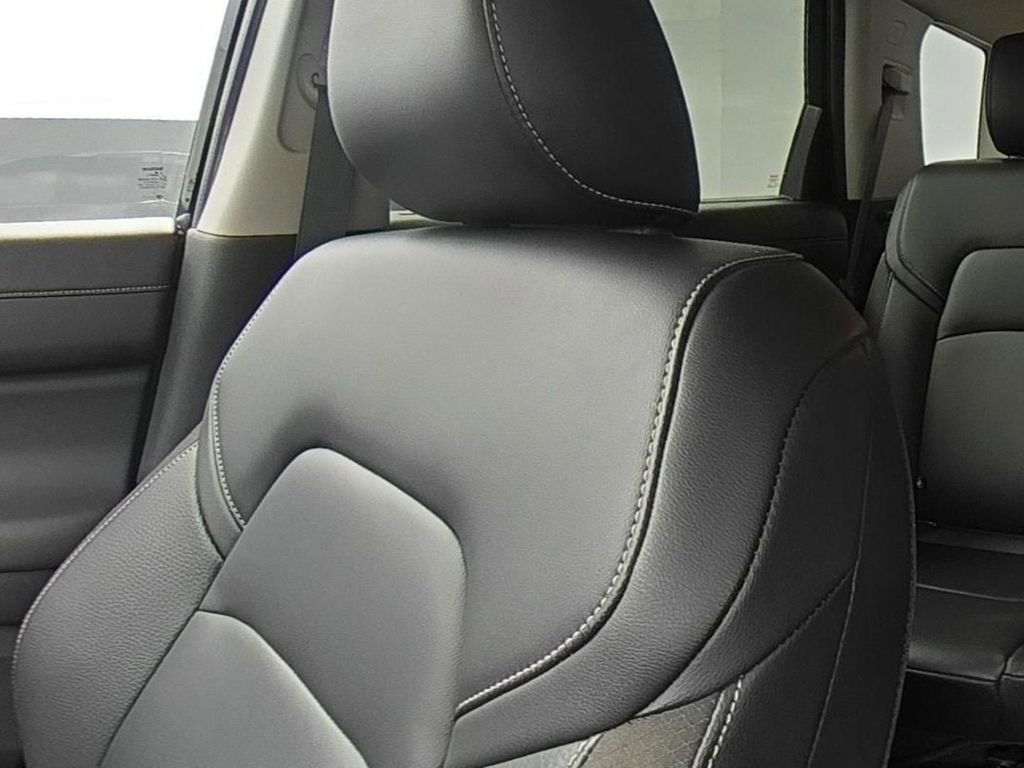 Used 2025 Nissan Pathfinder SL image 22