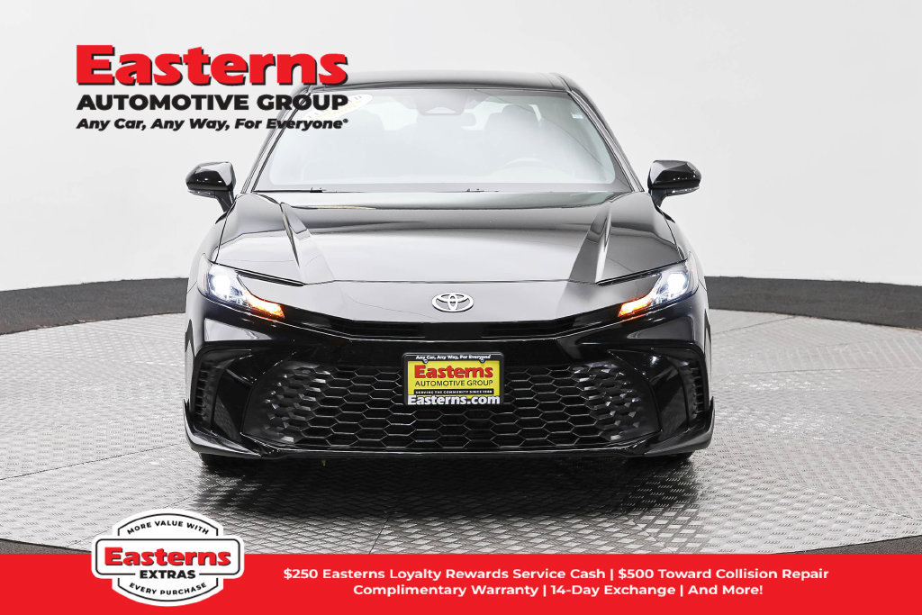 Used 2025 Toyota Camry SE FWD image 3