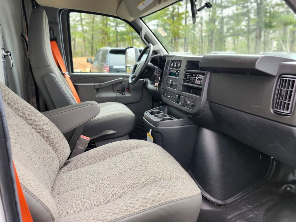 Used 2022 Chevrolet Express 3500 w/ Power Convenience Package RWD image 9