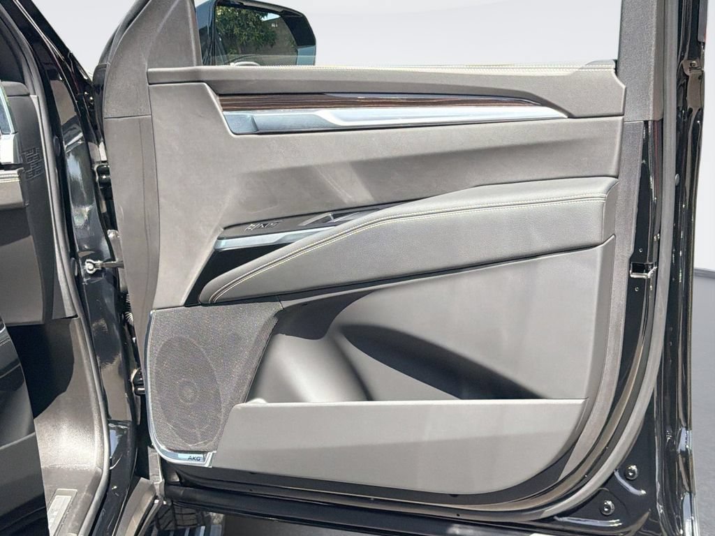 Certified 2026 Cadillac Escalade ESV Luxury RWD image 32