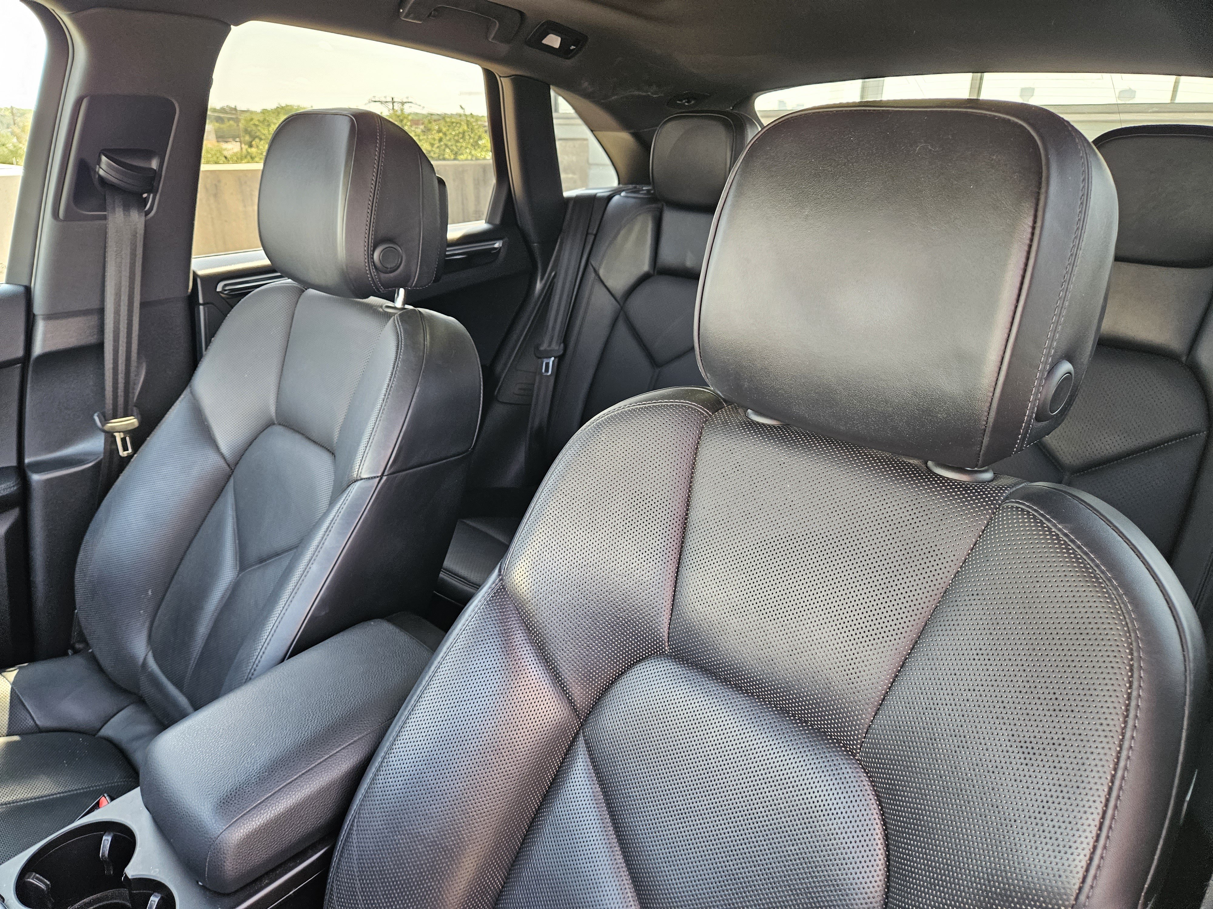 Certified 2017 Porsche Macan AWD/4WD image 6