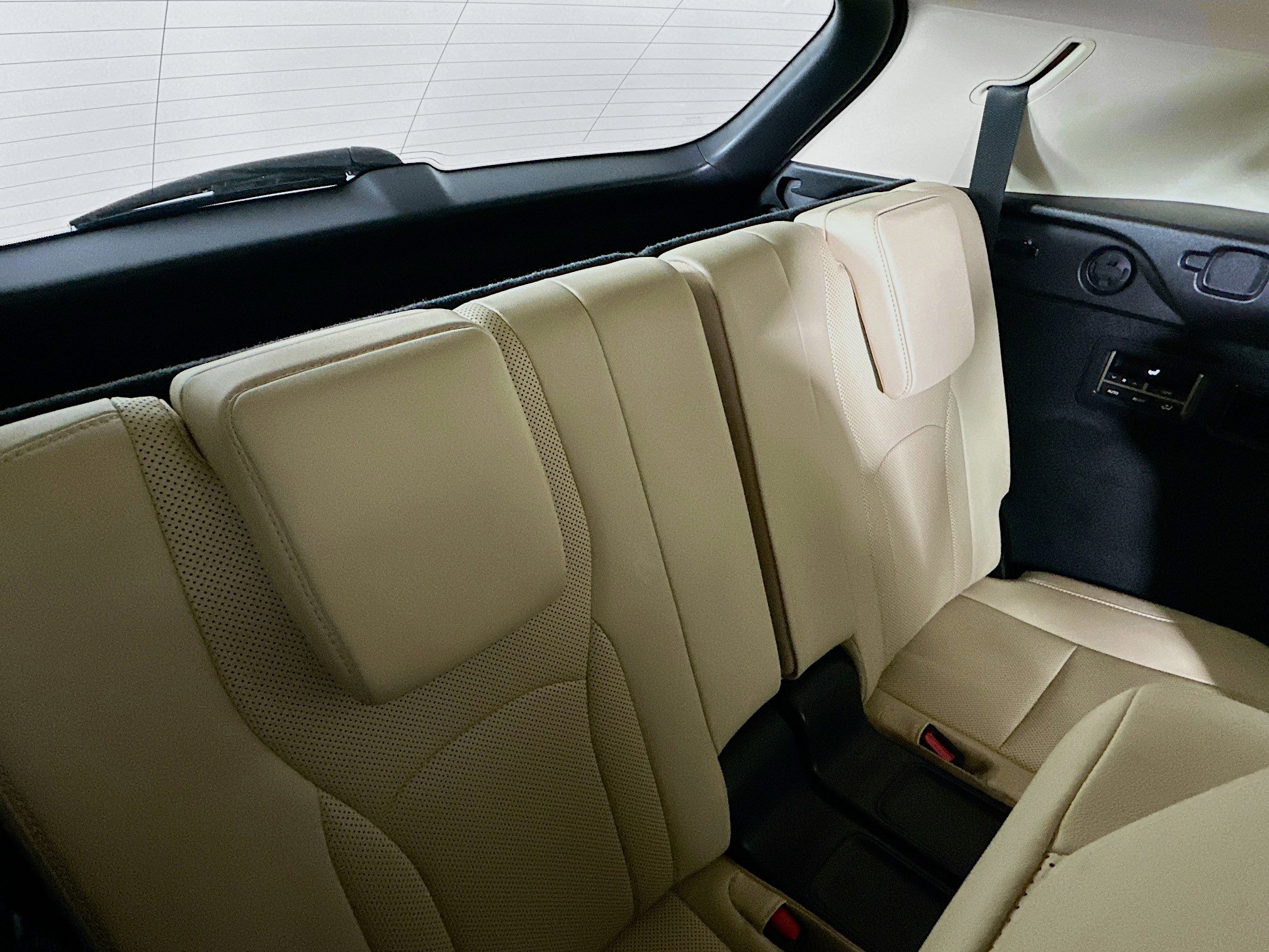 Used 2021 Lexus RX 350L FWD w/ Premium Package image 34