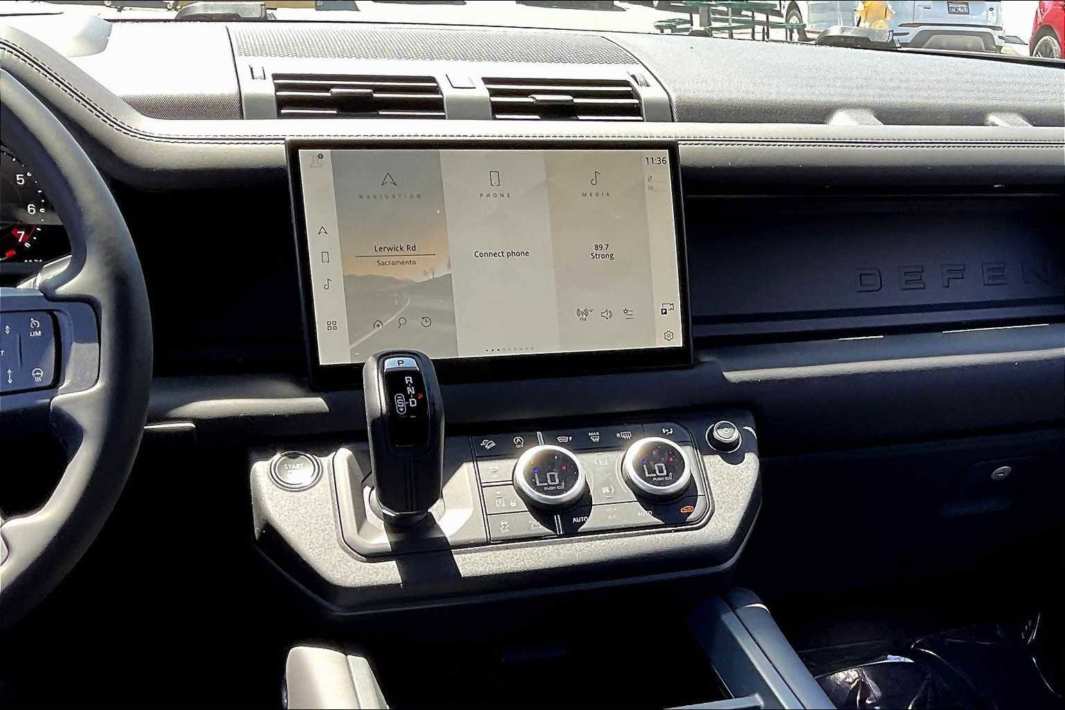 New 2025 Land Rover Defender 110 X-Dynamic SE image 9