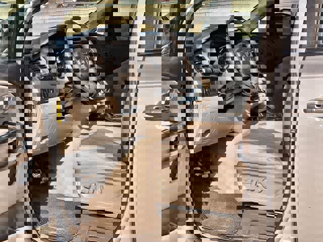 Used 2020 Kia Sedona LX image 3