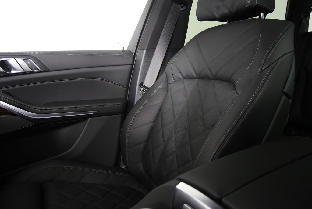 Used 2026 BMW X5 xDrive40i w/ M Sport Package image 40