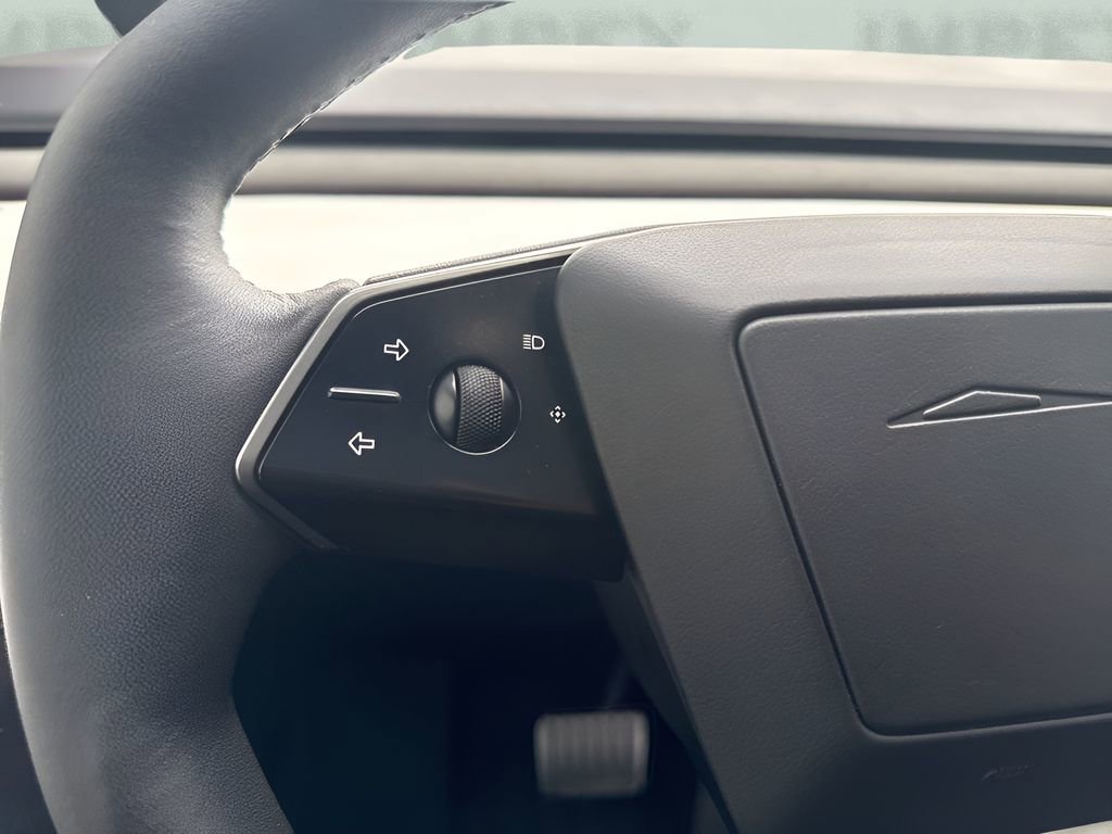 Used 2024 Tesla Cybertruck AWD Crew Cab image 17