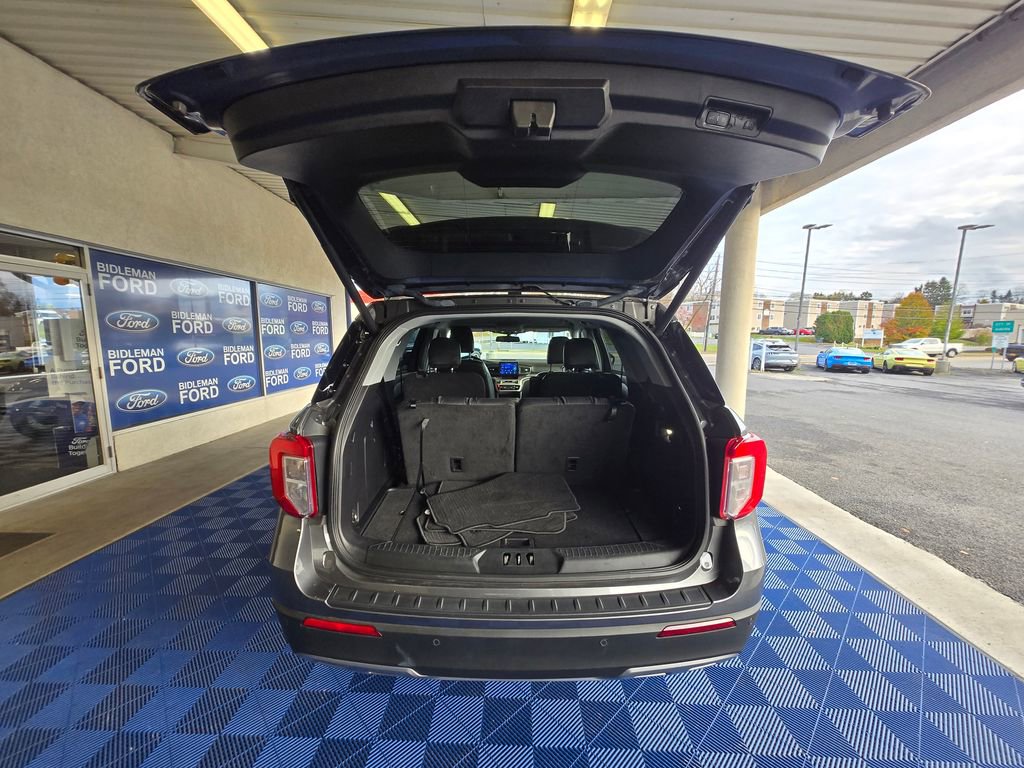 Used 2022 Ford Explorer XLT w/ Equipment Group 202A image 7