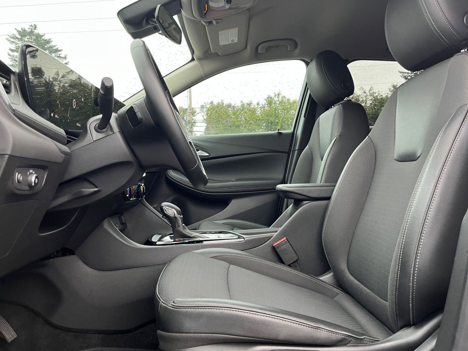 Used 2025 Buick Encore GX Preferred image 25