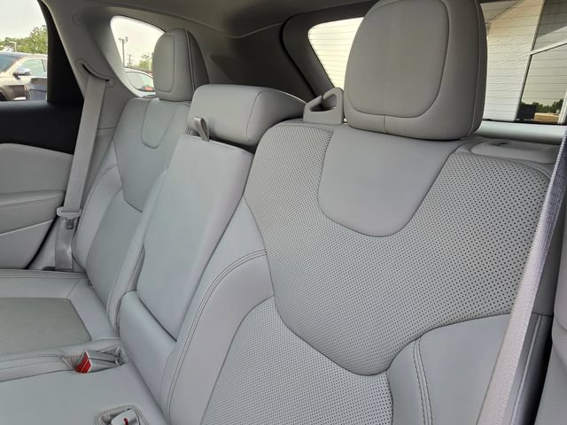 Used 2020 Jeep Cherokee Latitude Lux w/ Comfort/Convenience Group AWD/4WD image 29
