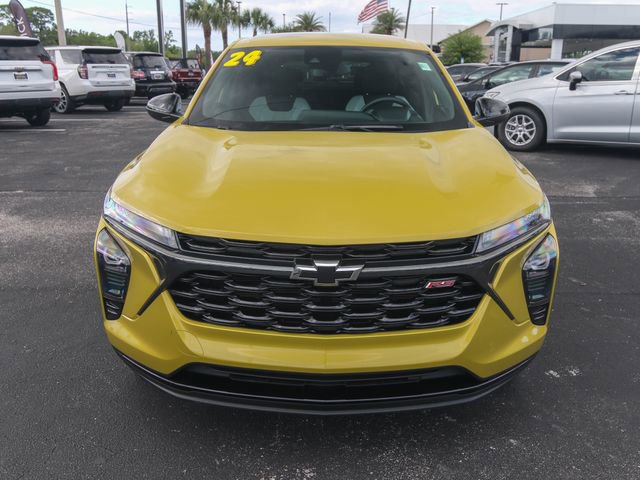 Used 2024 Chevrolet Trax RS w/ Driver Confidence Package FWD image 2