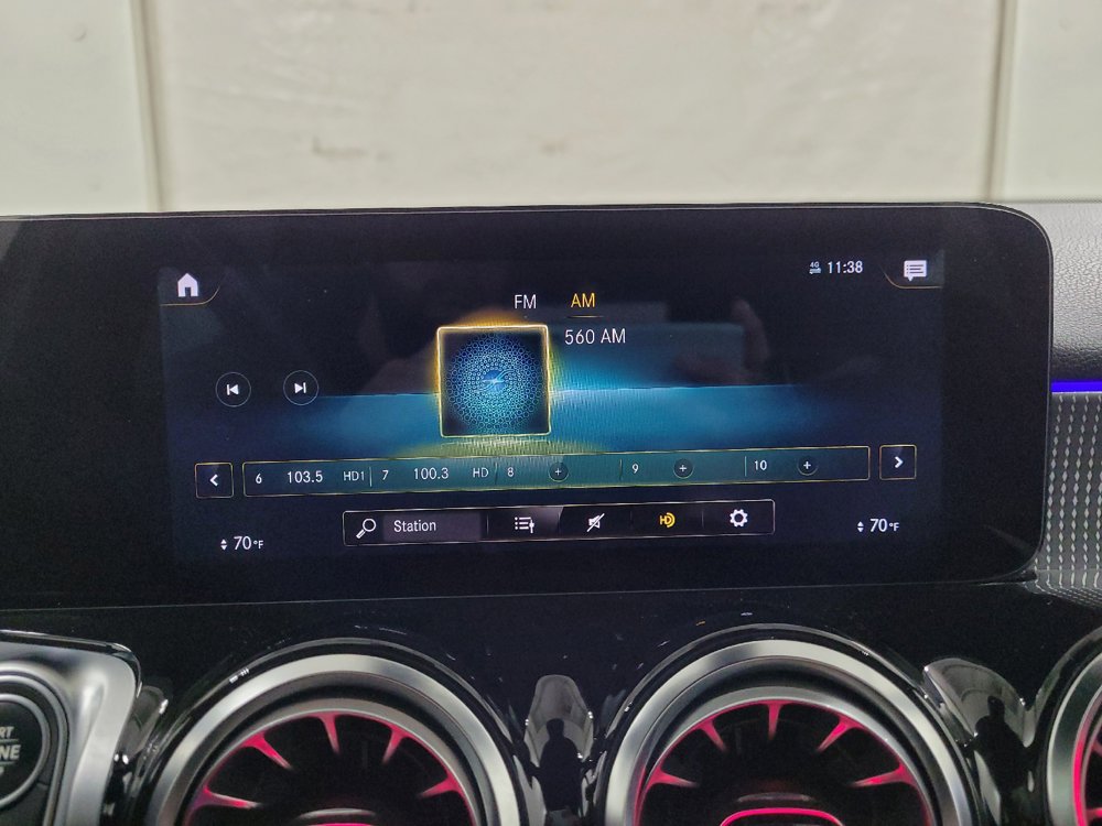 Used 2022 Mercedes-Benz GLB 250 4MATIC w/ Premium Package Lite image 25