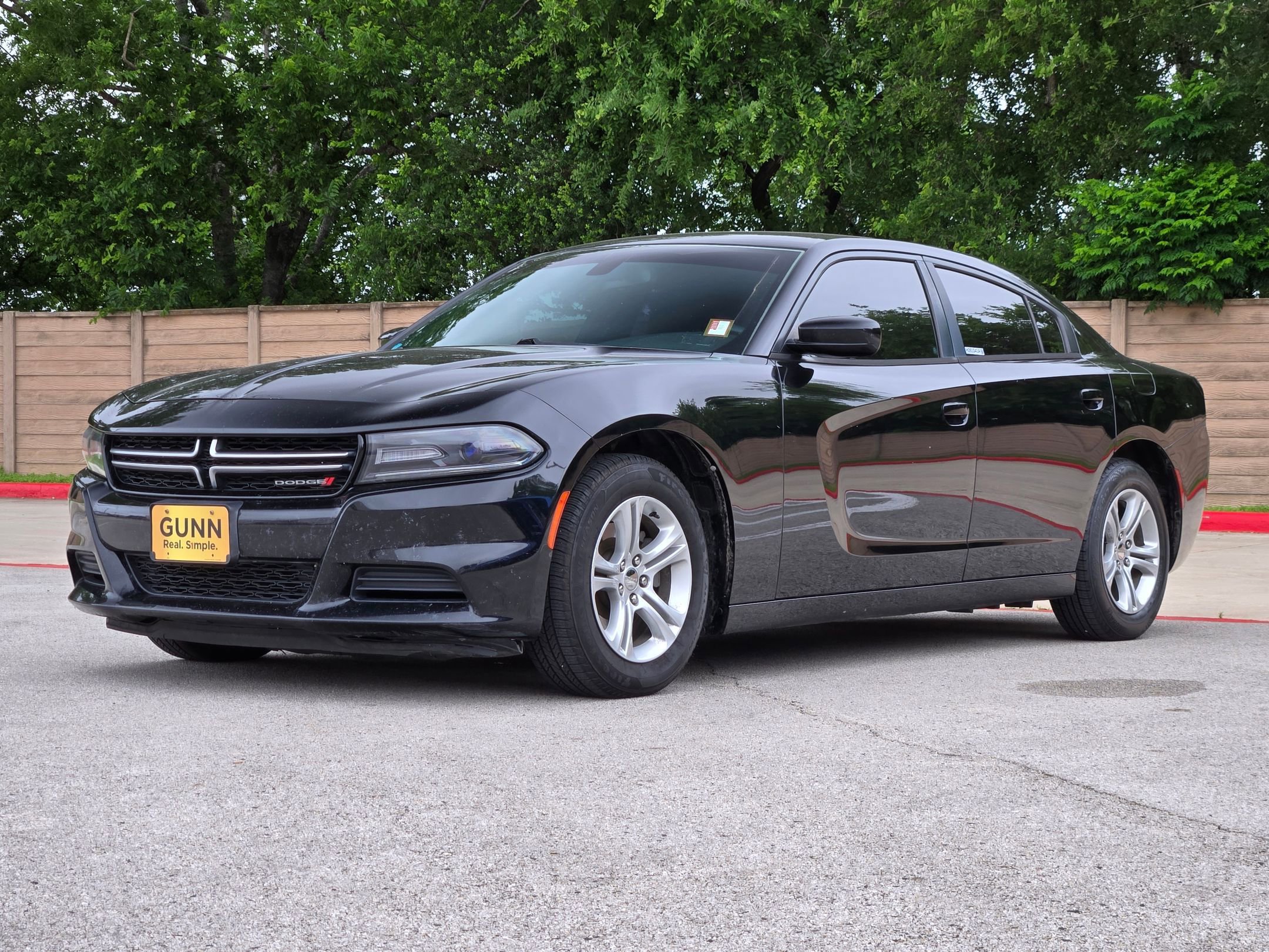 Used 2016 Dodge Charger SE RWD image 7