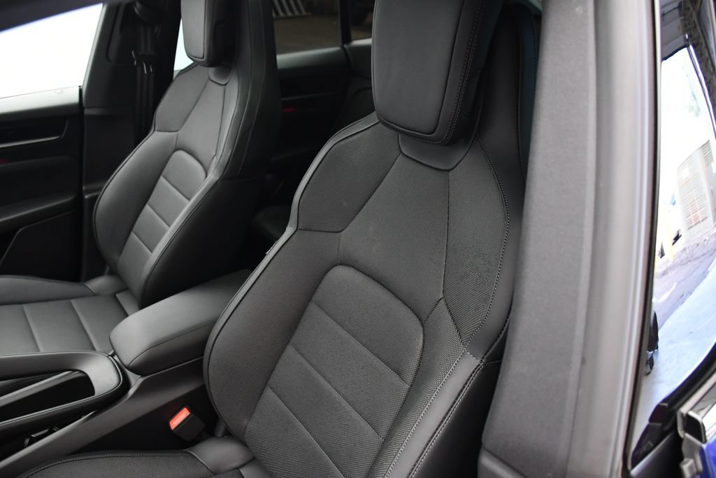 Certified 2025 Porsche Macan 4S Electric AWD/4WD image 43