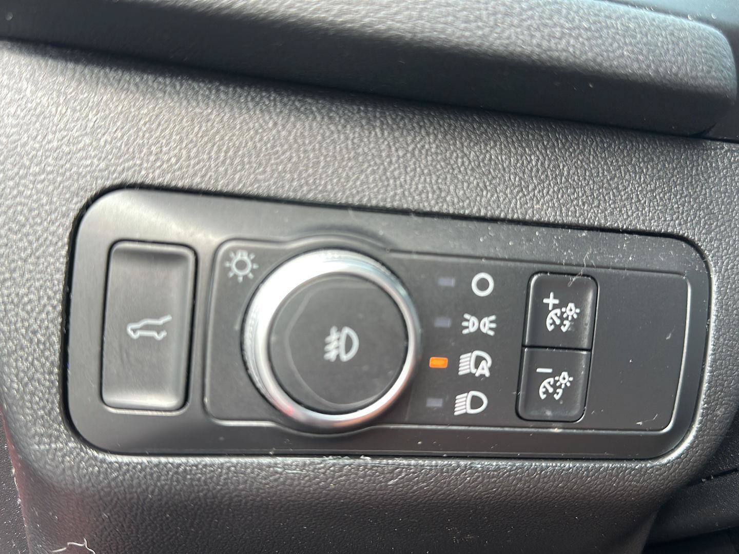 Used 2021 Ford Escape SEL w/ Technology Package AWD/4WD image 19