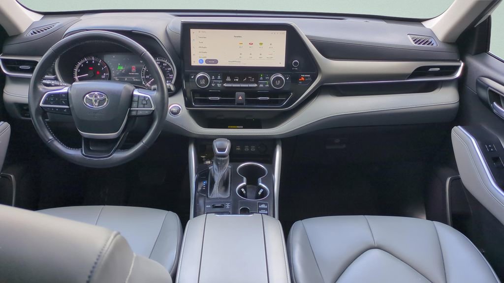 Used 2023 Toyota Highlander XLE image 13
