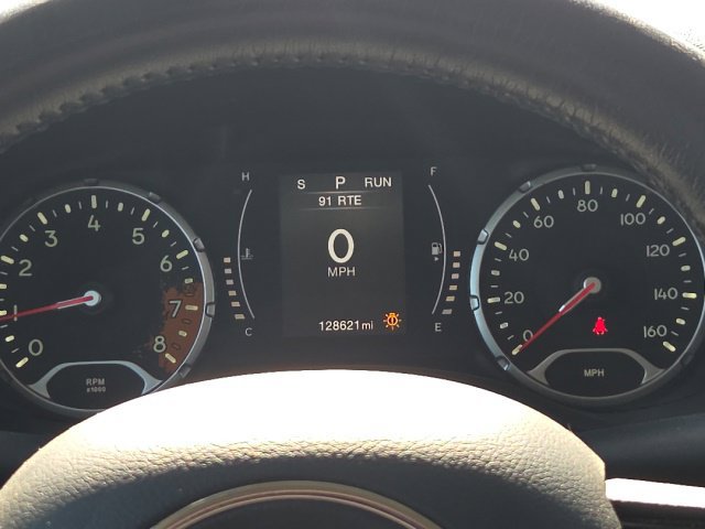 Used 2016 Jeep Renegade Latitude AWD/4WD image 38