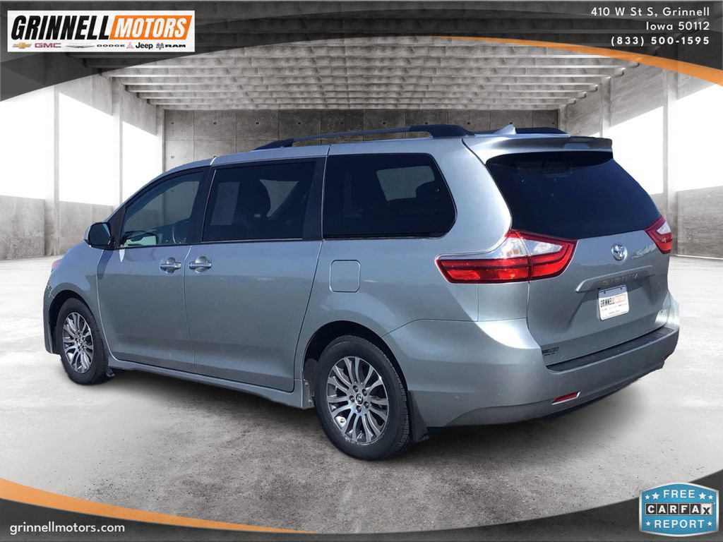 Used 2019 Toyota Sienna XLE w/ Carpet Mat Package FWD image 7
