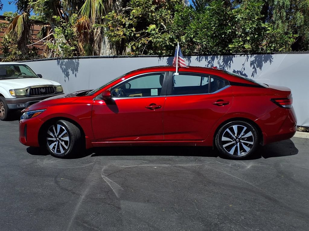 Used 2025 Nissan Sentra SV w/ SV Premium Package FWD image 3