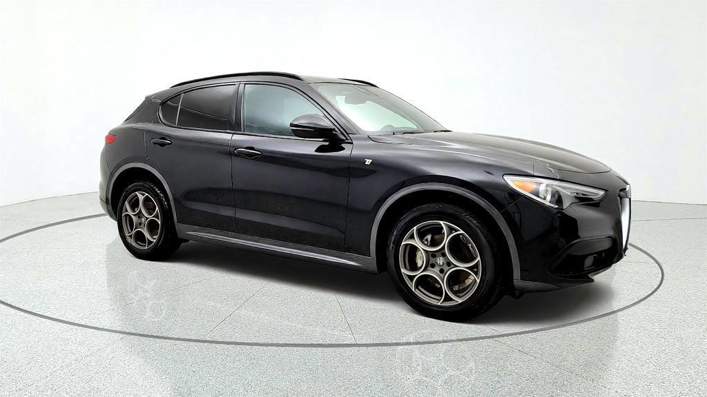 Used 2023 Alfa Romeo Stelvio Ti AWD/4WD image 3