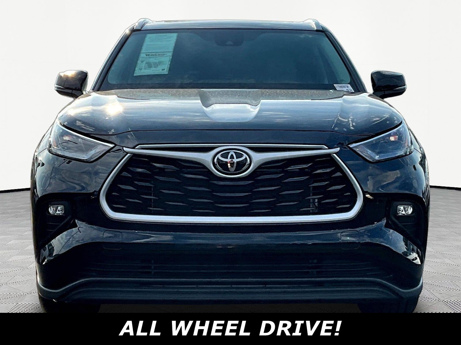 Used 2026 Toyota Highlander XLE AWD/4WD image 2