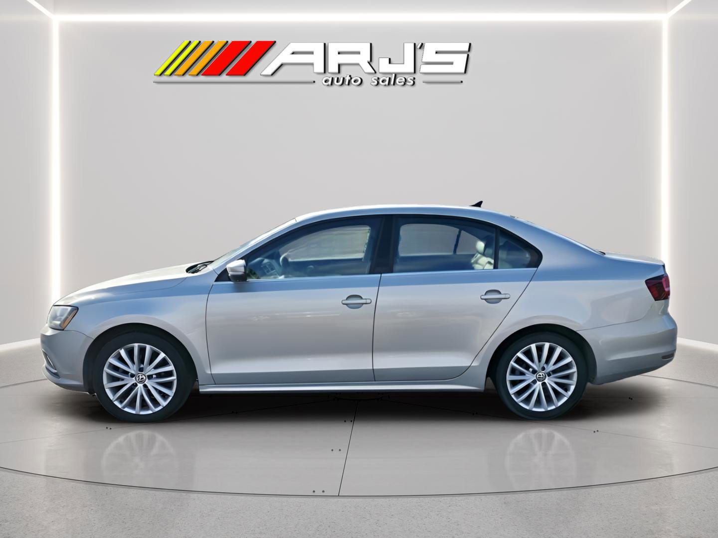 Used 2016 Volkswagen Jetta SEL w/ Lighting Package FWD image 2
