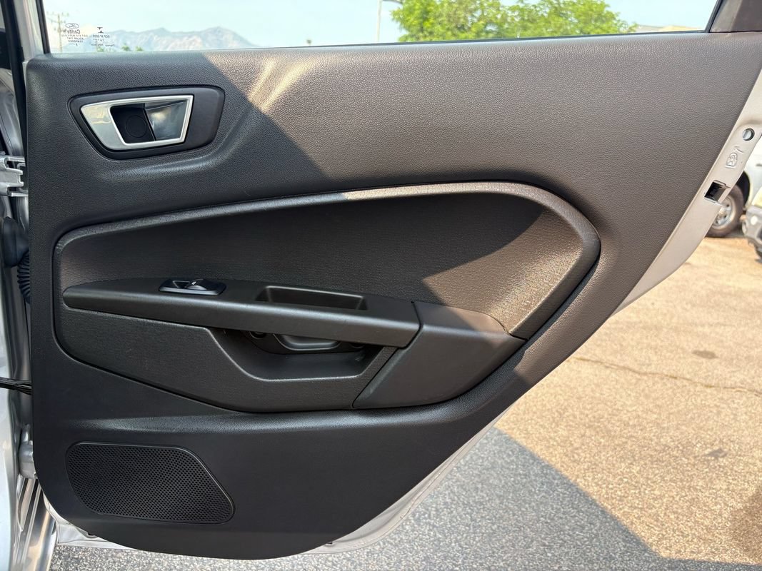 Used 2015 Ford Fiesta SE w/ Equipment Group 201A FWD image 30