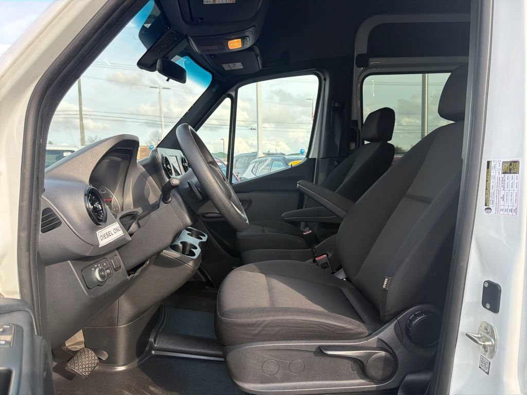 Used 2024 Mercedes-Benz Sprinter 2500 image 20
