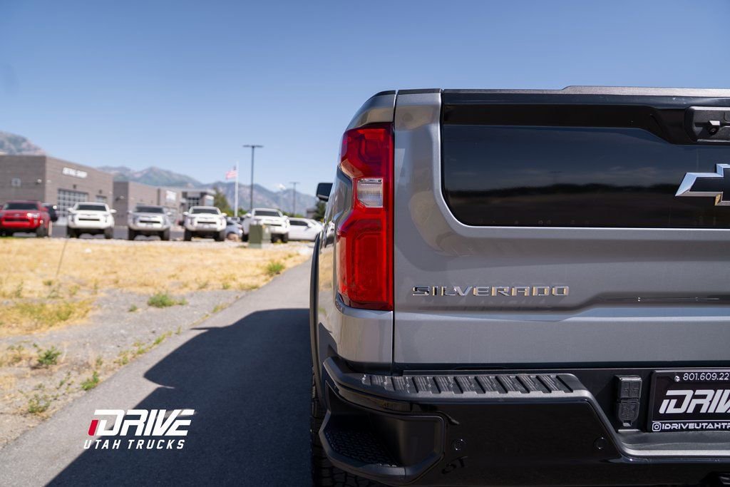 Used 2024 Chevrolet Silverado 1500 ZR2 w/ Technology Package image 15