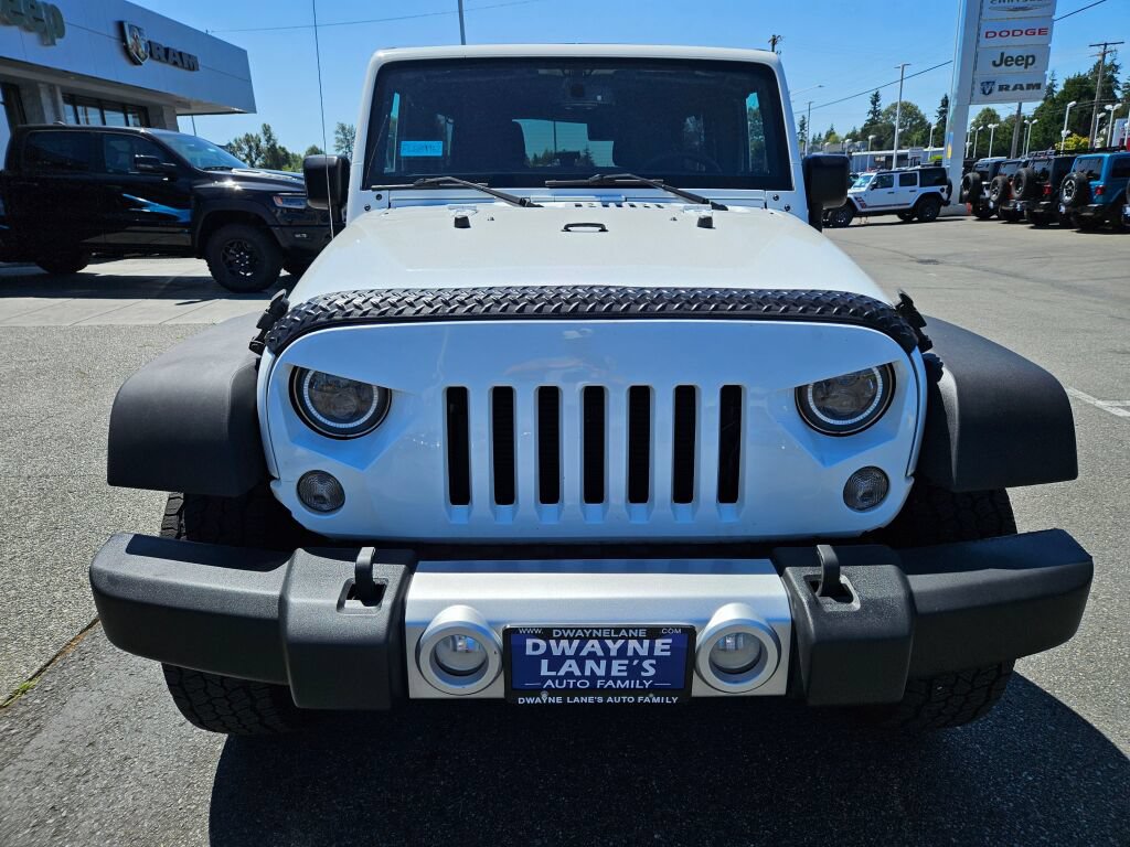 Used 2015 Jeep Wrangler Unlimited Sahara w/ Connectivity Group AWD/4WD image 8