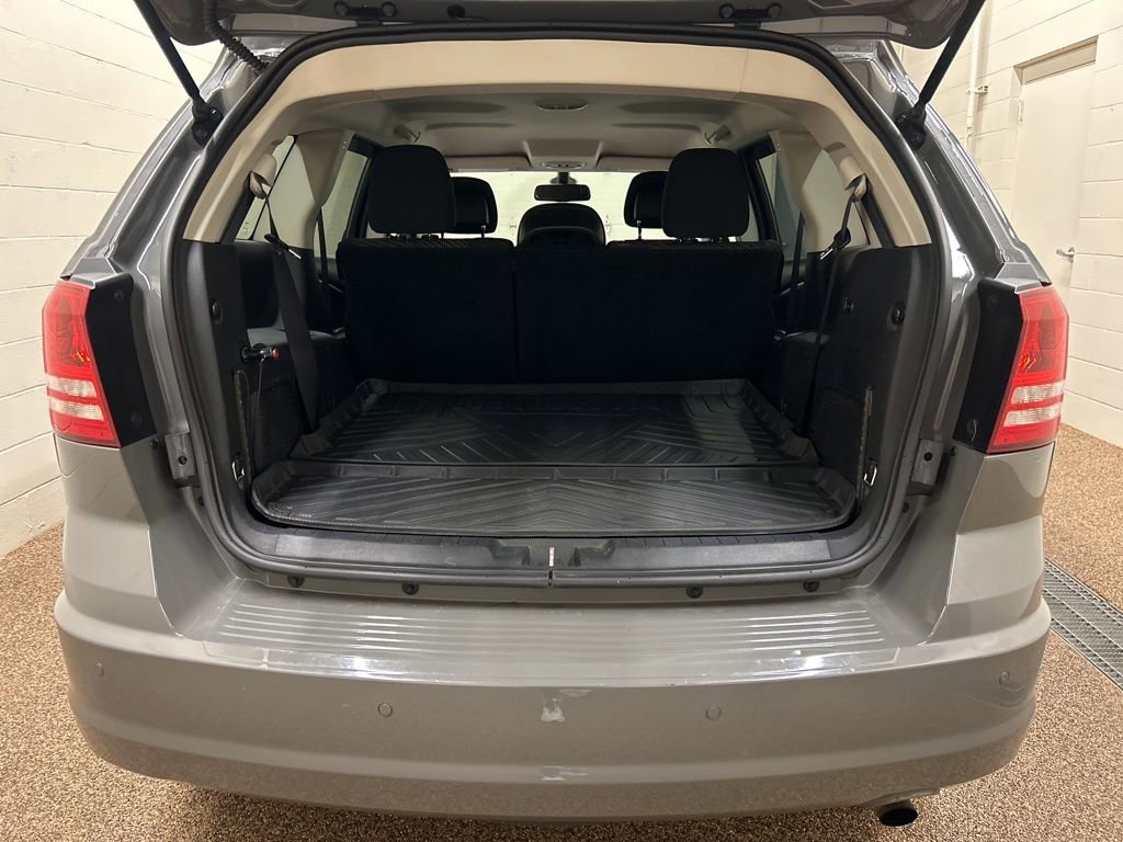 Used 2020 Dodge Journey SE w/ Blacktop Package FWD image 18
