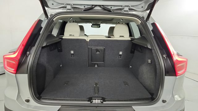 Certified 2026 Volvo XC40 B5 Plus w/ Protection Package Premier AWD/4WD image 53