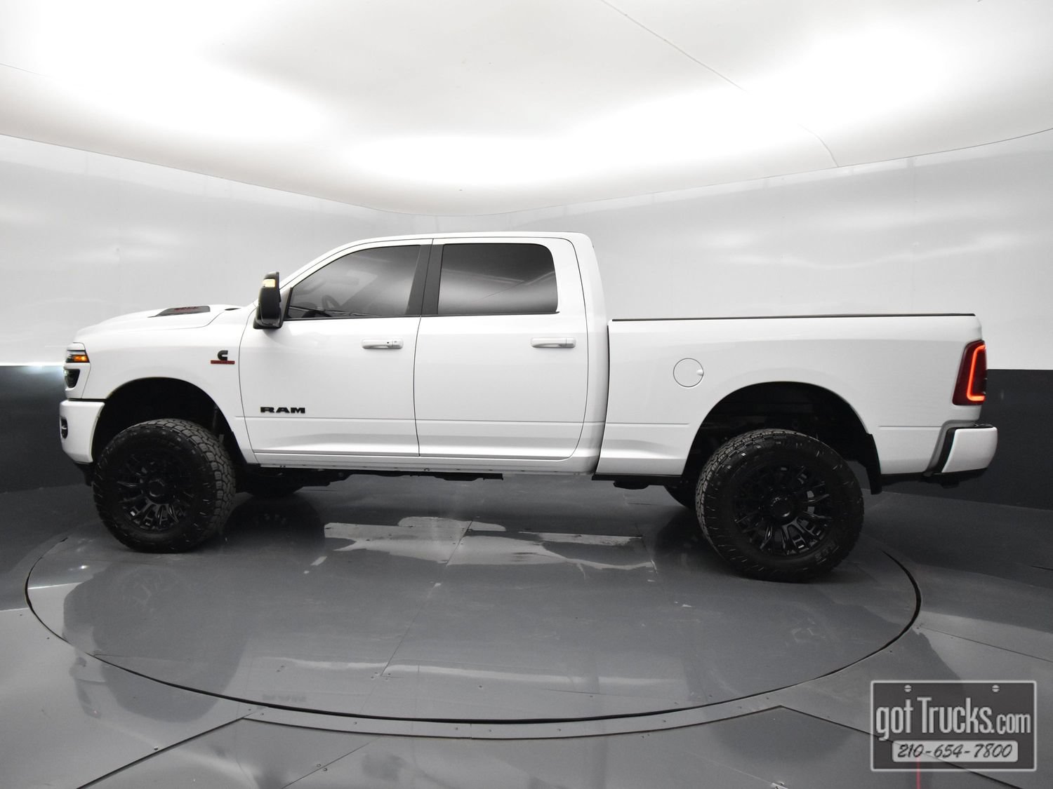 Used 2025 RAM 2500 Laramie w/ Night Edition AWD/4WD image 3