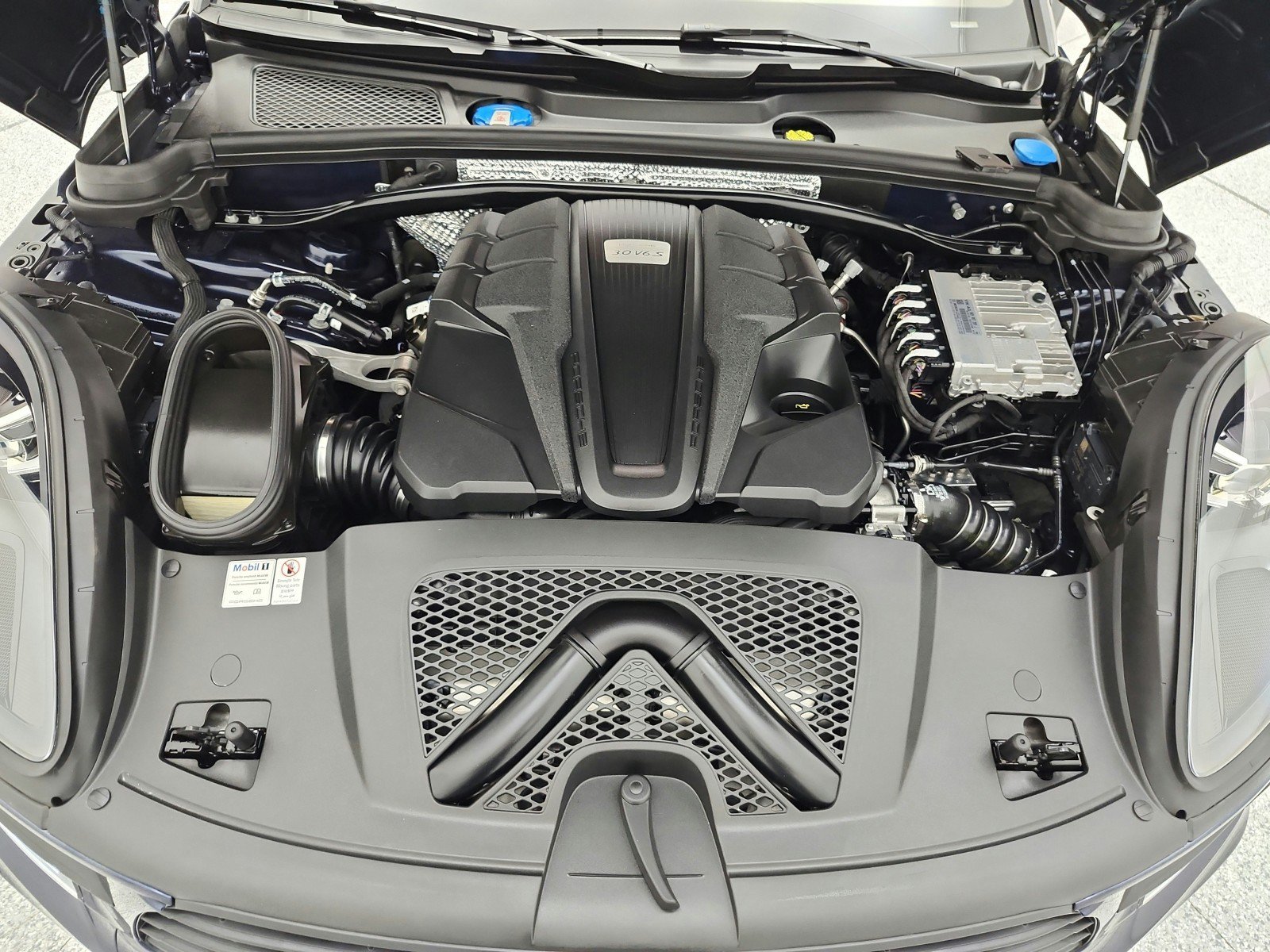Used 2021 Porsche Macan S AWD/4WD image 17