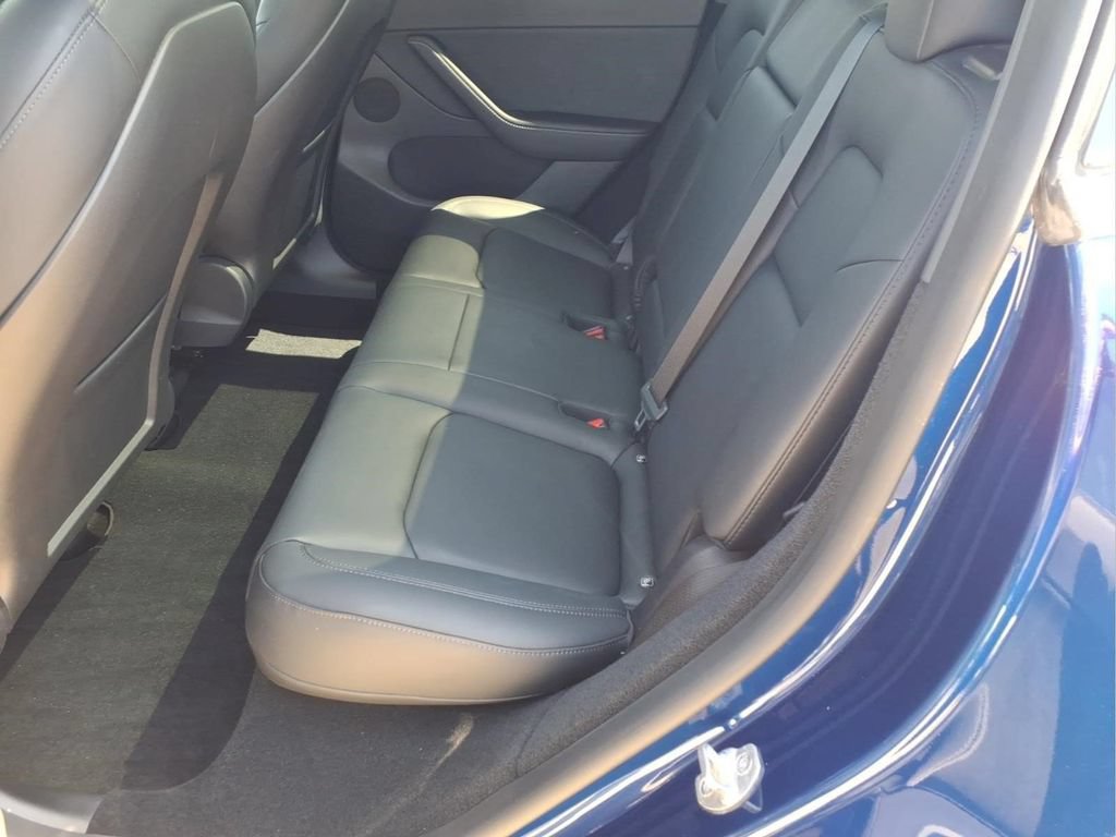 Used 2022 Tesla Model Y Long Range AWD/4WD image 19
