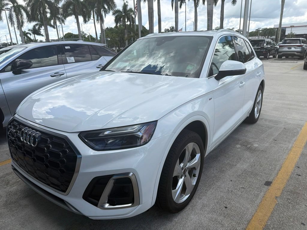 Used 2022 Audi Q5 2.0T Premium Plus w/ Premium Plus Package AWD/4WD image 2
