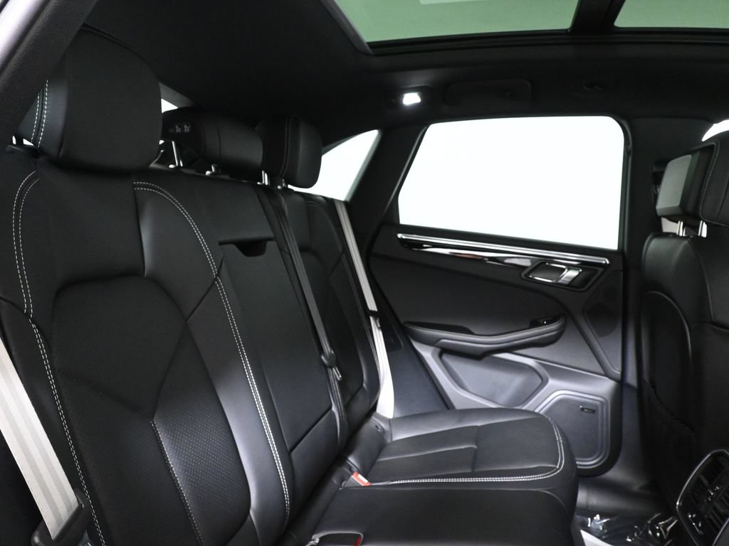 Used 2025 Porsche Macan Turbo AWD/4WD image 41
