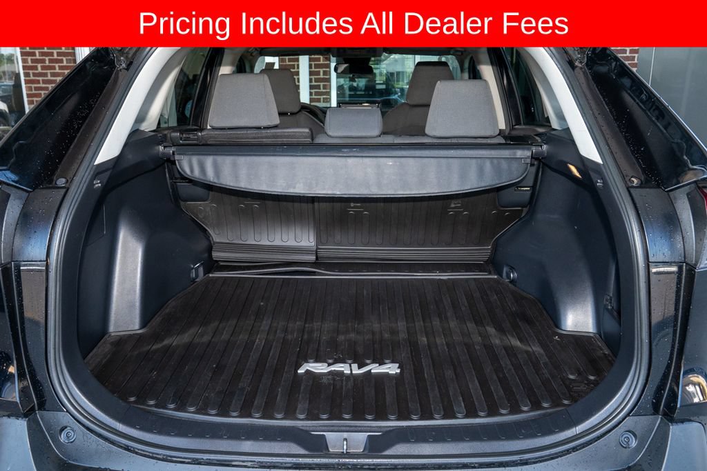 Used 2020 Toyota RAV4 XLE FWD image 5