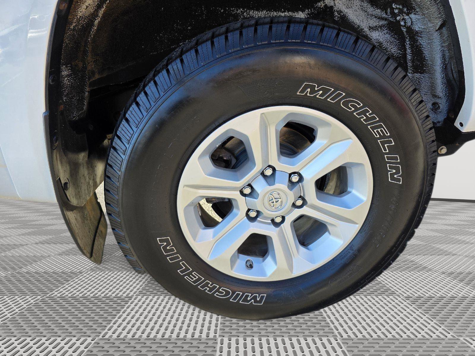 Used 2016 Toyota 4Runner SR5 image 25