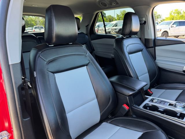 Used 2023 Ford Explorer XLT w/ Equipment Group 202A AWD/4WD image 19