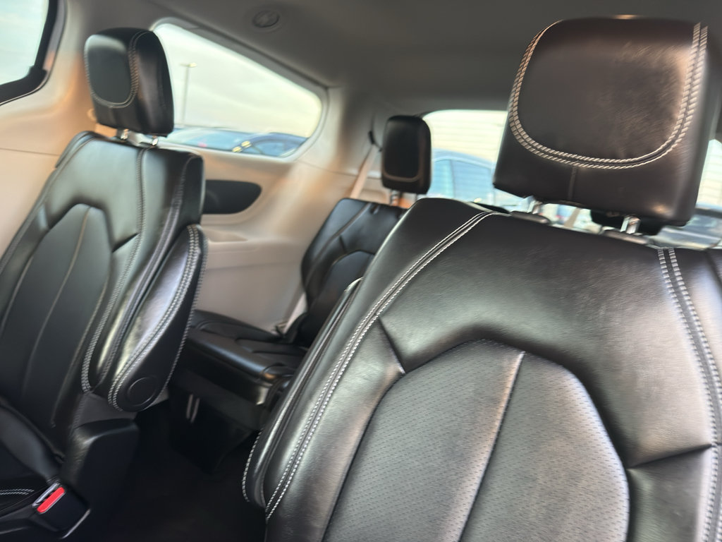 Used 2024 Chrysler Pacifica Touring-L FWD image 29