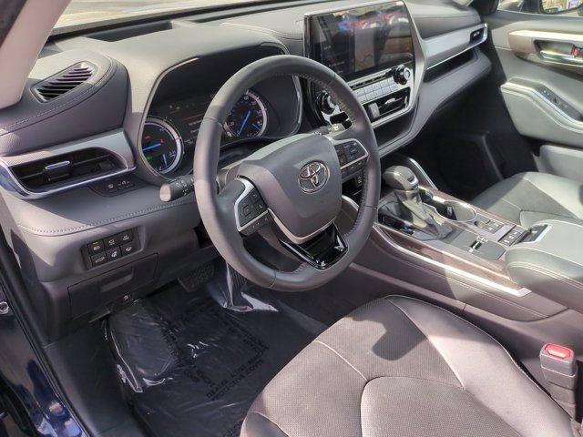Used 2022 Toyota Highlander Platinum image 13