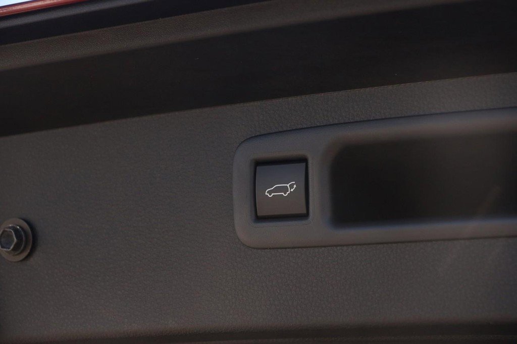 Used 2025 Toyota Highlander Platinum AWD/4WD image 8