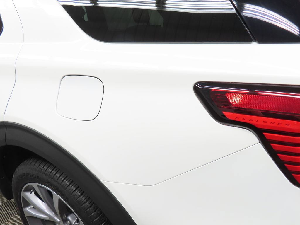 Used 2025 Ford Explorer Platinum w/ Ultimate Package image 48