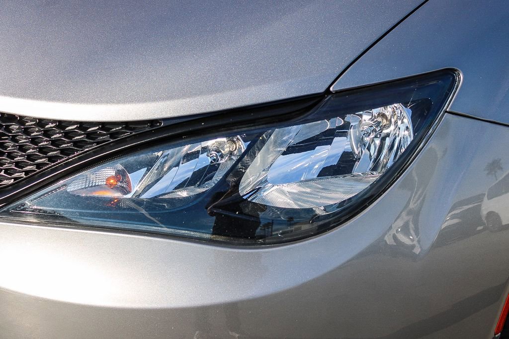 Used 2021 Chrysler Voyager L image 5